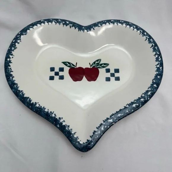 Vintage Chaparral Pottery Heart Shaped Baking Dish White Blue Trim Apples - Picture 1 of 4
